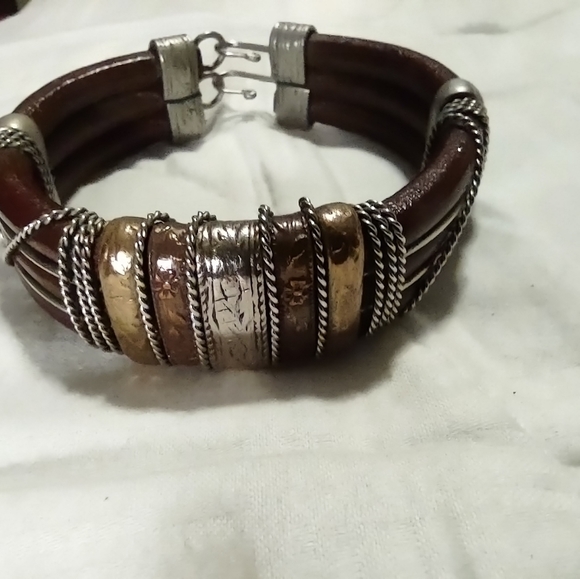 Jewelry - LEATHER copper silver brass bangle clasp bracelet